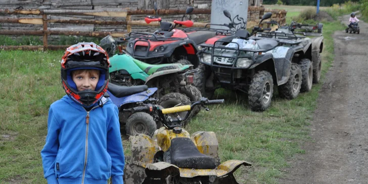 Hurá na čtyřkolky: 30 minut jízdy pro dítě a dospělé s poukazem na paintball