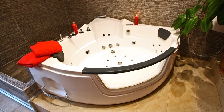 Privátní relaxace pro páry i party: vířivka nebo bazén a sauna