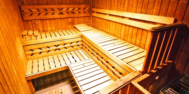 Privátní relaxace pro páry i party: vířivka nebo bazén a sauna