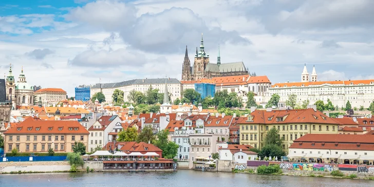 Romantický pobyt v Praze se snídaní, sektem a vířivkou i saunou na pokoji