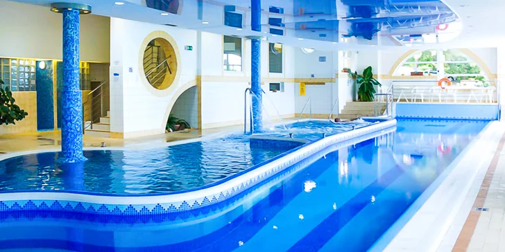 Hotel 300 m od Balatonu: neomezený wellness, polopenze a kredit na masáže