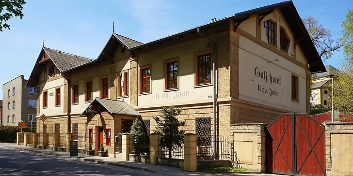 Odpočinek s polopenzí a tréninkem golfu v dosahu Beskyd i Jeseníků