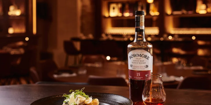 Whiskey Restaurant, Bar & Museum: 3chodové menu s lososem či hovězím steakem