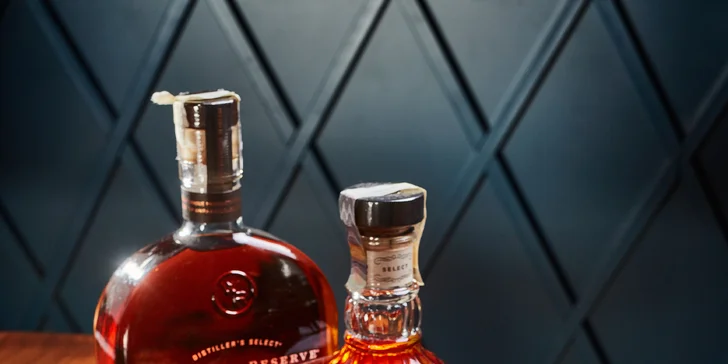 Whiskey Restaurant, Bar & Museum: 3chodové menu s lososem či hovězím steakem