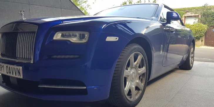 Zaměřeno na každý detail: Profesionální ruční mytí automobilů a leštění laku