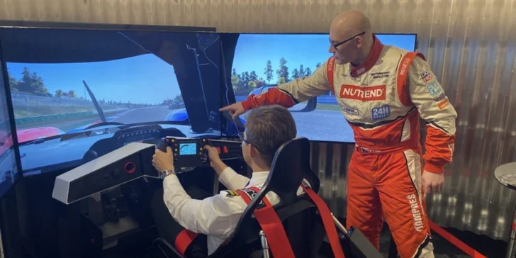 60 nebo 90 min. na realistickém závodním simulátoru pro 1 osobu
