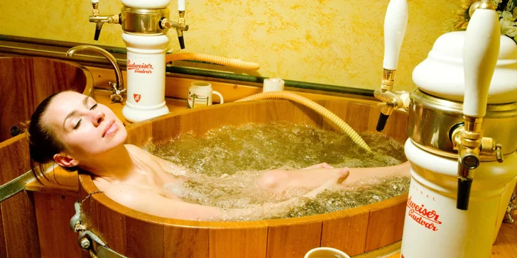 120 minut ve wellness zóně s termálním bazénem i saunou a pivní koupel pro 2