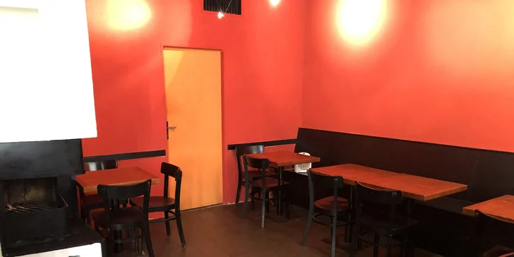 Burger podle výběru, nachos se sýrovým dipem a pivo nebo limonáda pro 1 i 2 osoby