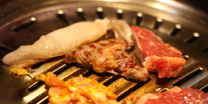 Ugrilujte si korejské BBQ: mořské plody, hovězí, kuřecí i vepřové, zelenina a příloha