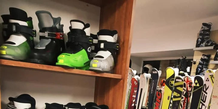 Půjčení dětských lyží na celou sezónu: lyže až do 140 cm