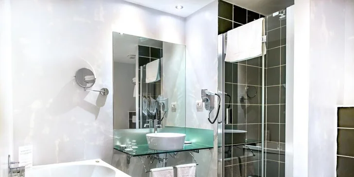 Pobyt v historickém centru Prahy: elegantní hotel se snídaní a plavbou po Vltavě