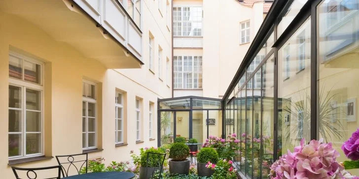 Pobyt v historickém centru Prahy: elegantní hotel se snídaní a plavbou po Vltavě