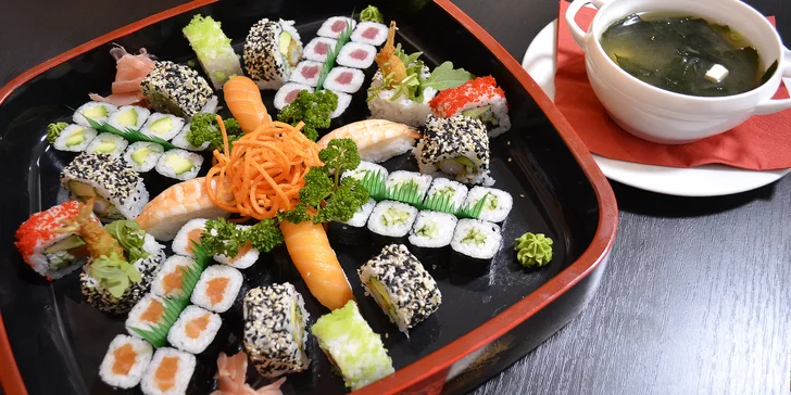 Sushi sety v restauraci ve Vysočanech: až 54 ks sushi, minizávitky i polévky