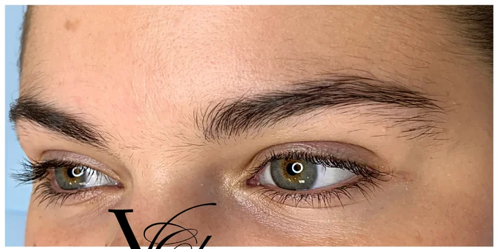 Permanentní make-up obočí nebo rtů pudrovou metodou