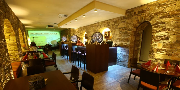 Hovězí rump steak nebo vepřový steak na fazolkách, hranolky i dezert