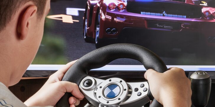 Zábava v KartAreně: vyzkoušejte závodní simulátory nebo virtuální realitu