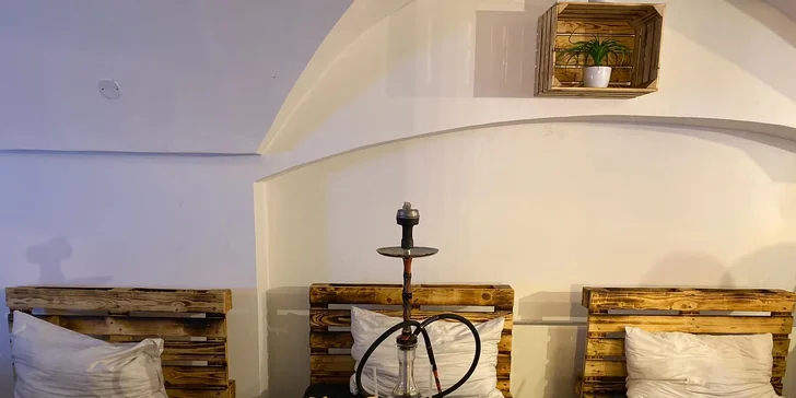 Posezení u vodní dýmky včetně 2 ledových čajů na Perštýnském náměstí