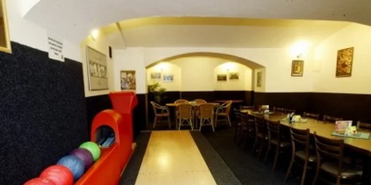 99 Kč za 60 minut parádního bowlingu až pro 8 osob. Převálcujte kamarády i kuželky v restauraci Velvet. Sleva 55 %.