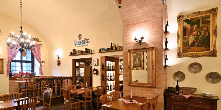 Česká hostina: poctivá gulášovka, koleno na pivu nebo žebra, lívanečky i degustační pivní plato