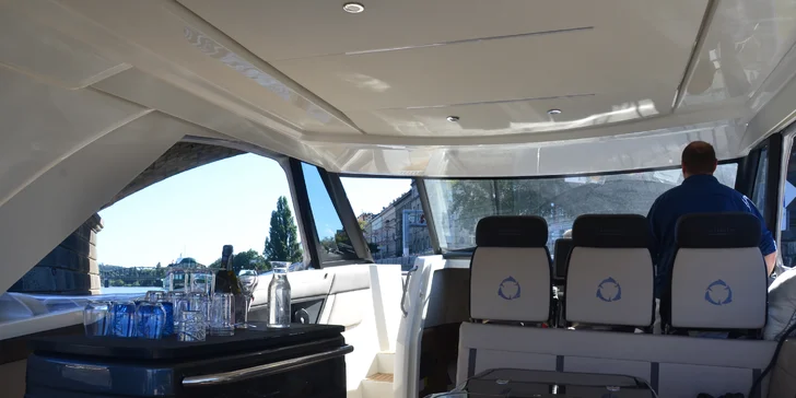 Veřejná nebo privátní vyhlídková plavba luxusní jachtou vč. občerstvení