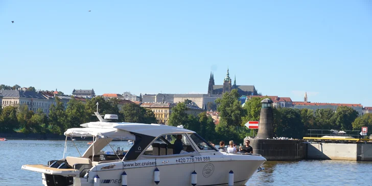 Veřejná nebo privátní vyhlídková plavba luxusní jachtou vč. občerstvení