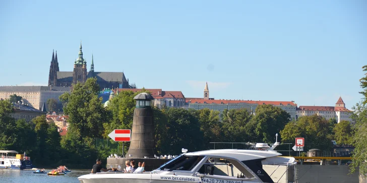 Veřejná nebo privátní vyhlídková plavba luxusní jachtou vč. občerstvení