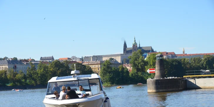 Veřejná nebo privátní vyhlídková plavba luxusní jachtou vč. občerstvení