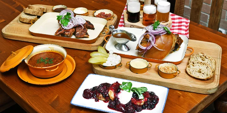 Česká hostina: poctivá gulášovka, koleno na pivu nebo žebra, lívanečky i degustační pivní plato