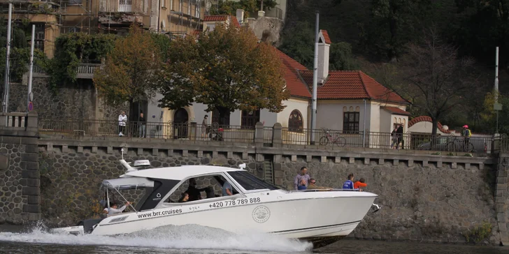 Veřejná nebo privátní vyhlídková plavba luxusní jachtou vč. občerstvení