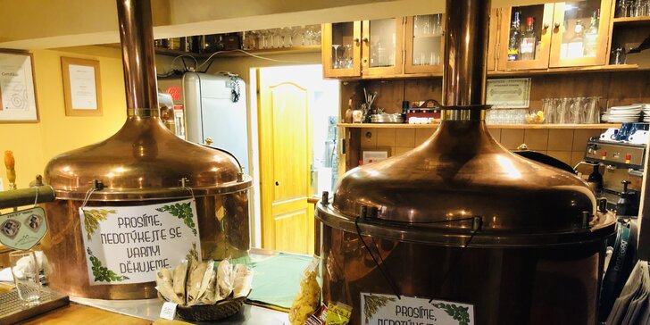 Pohoštění v pivovaru Štramberk: domácí pivovarská paštika, pečené koleno a pivo k tomu pro 1 i pro 2