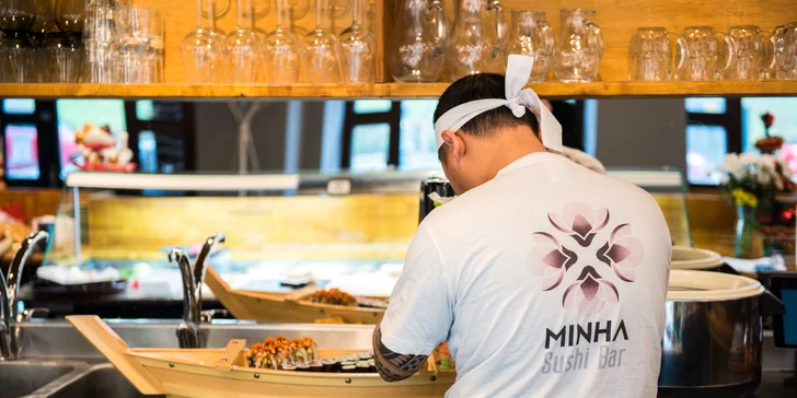 Pochutnejte si na asijských specialitách: otevřený voucher do sushi baru v hodnotě 500 nebo 1000 Kč