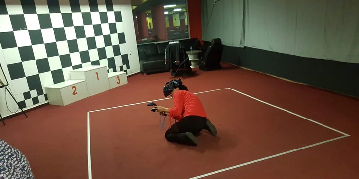Zábava v KartAreně: vyzkoušejte závodní simulátory nebo virtuální realitu