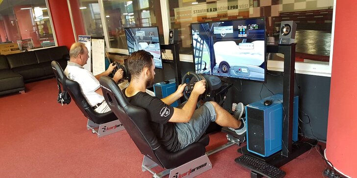 Zábava v KartAreně: vyzkoušejte závodní simulátory nebo virtuální realitu