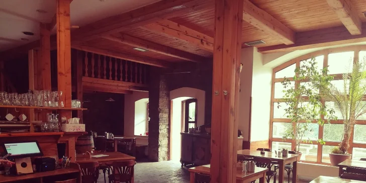 Tříchodové degustační menu: parmská šunka, filet z lososa i borůvkový trifle