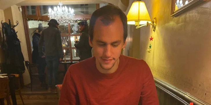 Otevřený voucher na cokoliv z menu malostranské restaurace Kočár z Vídně