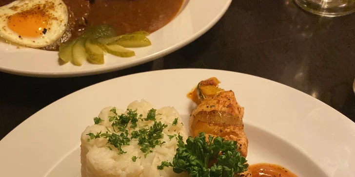 Otevřený voucher na cokoliv z menu malostranské restaurace Kočár z Vídně