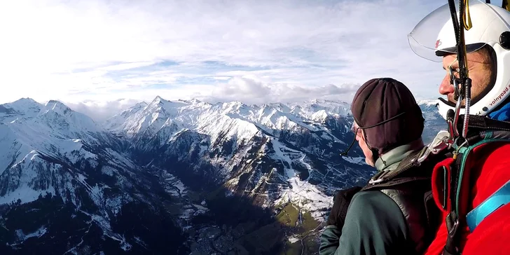 Zážitek nad Alpami: tandemový seskok z výšky 4000 m v netradiční lokalitě