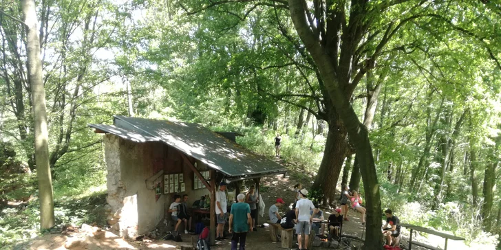 Via Ferrata pro začátečníky: zajištěná stěna na Vrabinci u Těchlovic pro rodiny a skupiny