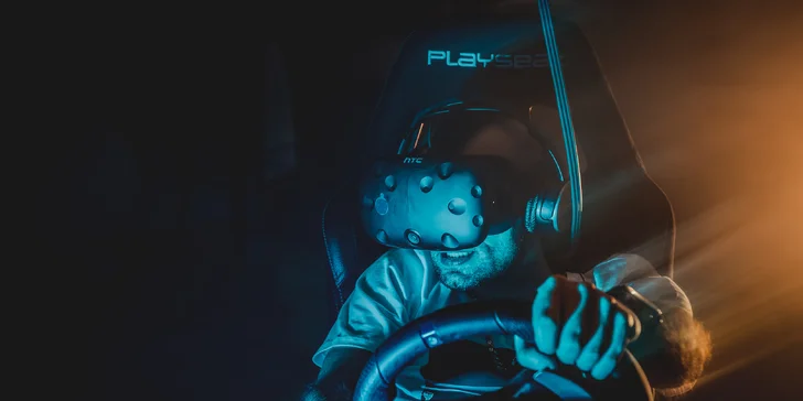 Realita Gaming Bar: zajeďte si hodinu na herních stanicích sami nebo ve dvou