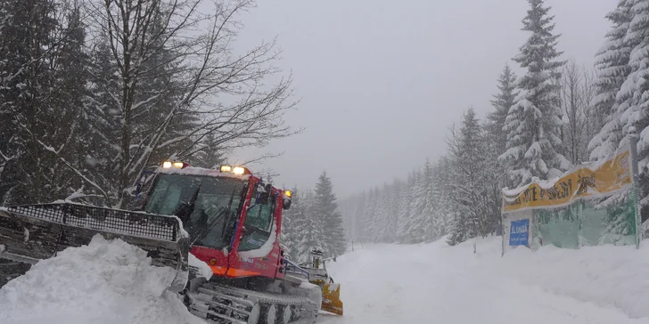 Zážitková jízda rolbou pro malé i velké: upravte dětský ski park nebo sáňkařskou dráhu