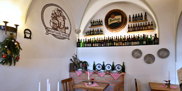 Kromě točeného piva Staropramen můžete ochutnat i některé z více než 50 druhů lahvových piv.