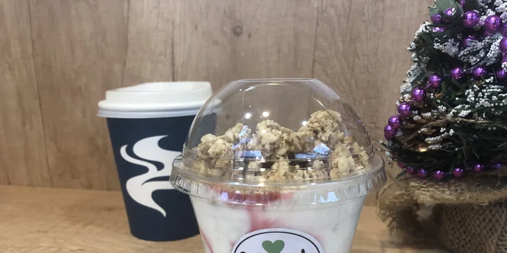 Jogurtový dezert s ovocem i müsli a k tomu káva dle výběru z 5 druhů