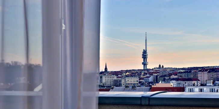 Za krásami Prahy: pobyt v luxusním hotelu v centru, snídaně, večeře i láhev vína