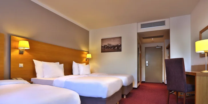 Za krásami Prahy: pobyt v luxusním hotelu v centru, snídaně, večeře i láhev vína