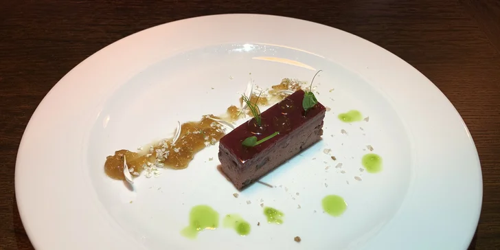 Degustační menu pro dva: bramboračkový krém, hovězí steak s výpekem a máslový dortík