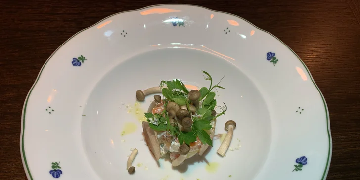 Degustační menu pro dva: bramboračkový krém, hovězí steak s výpekem a máslový dortík