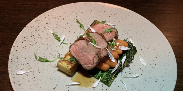 Degustační menu pro dva: bramboračkový krém, hovězí steak s výpekem a máslový dortík