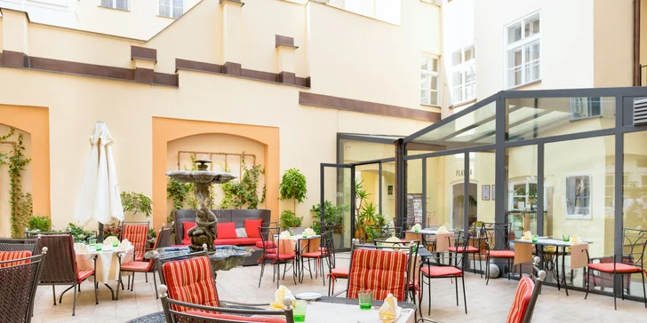 Pobyt v historickém centru Prahy: elegantní hotel se snídaní a plavbou po Vltavě