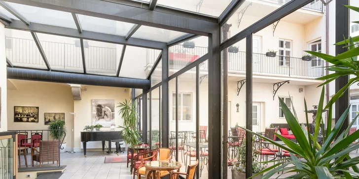 Pobyt v historickém centru Prahy: elegantní hotel se snídaní a plavbou po Vltavě