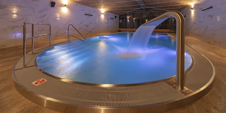 Aktivní dovolená v Krkonoších: pobyt s polopenzí, wellness, bazénem a výlety